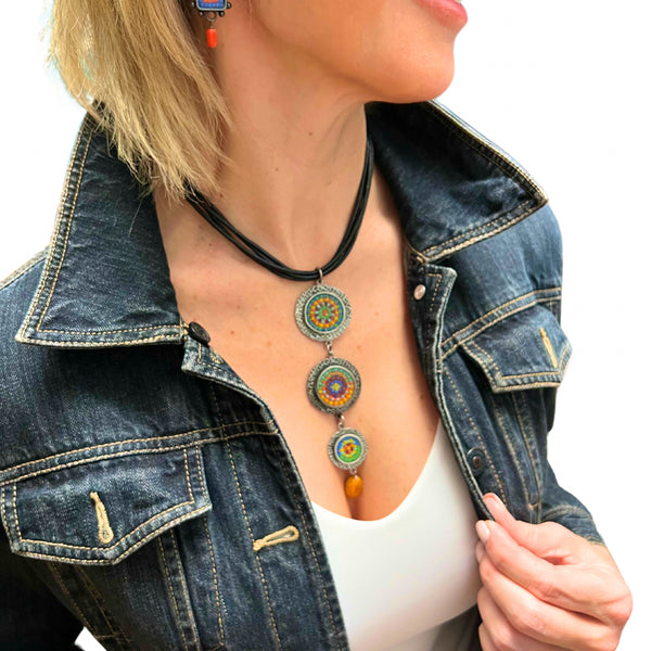 ColorFULL Necklace with Leather and Amber